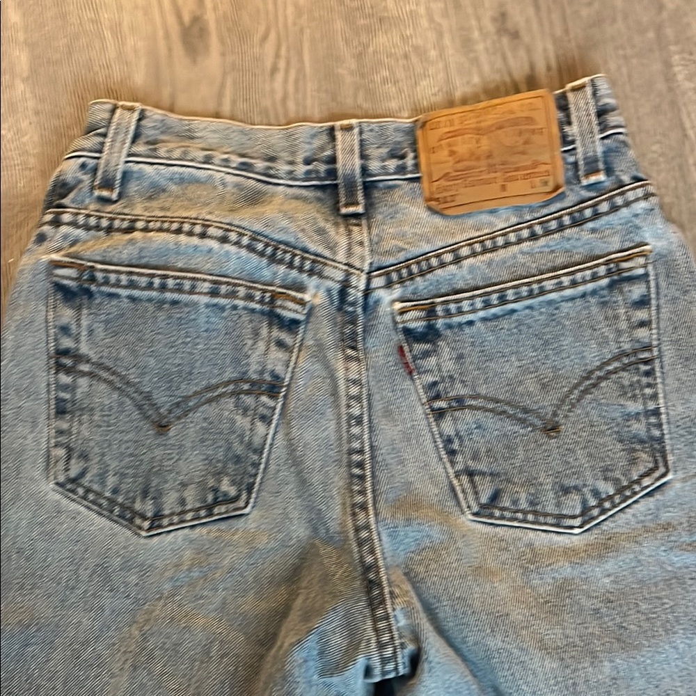 Vintage light wash Levi’s zipper fly